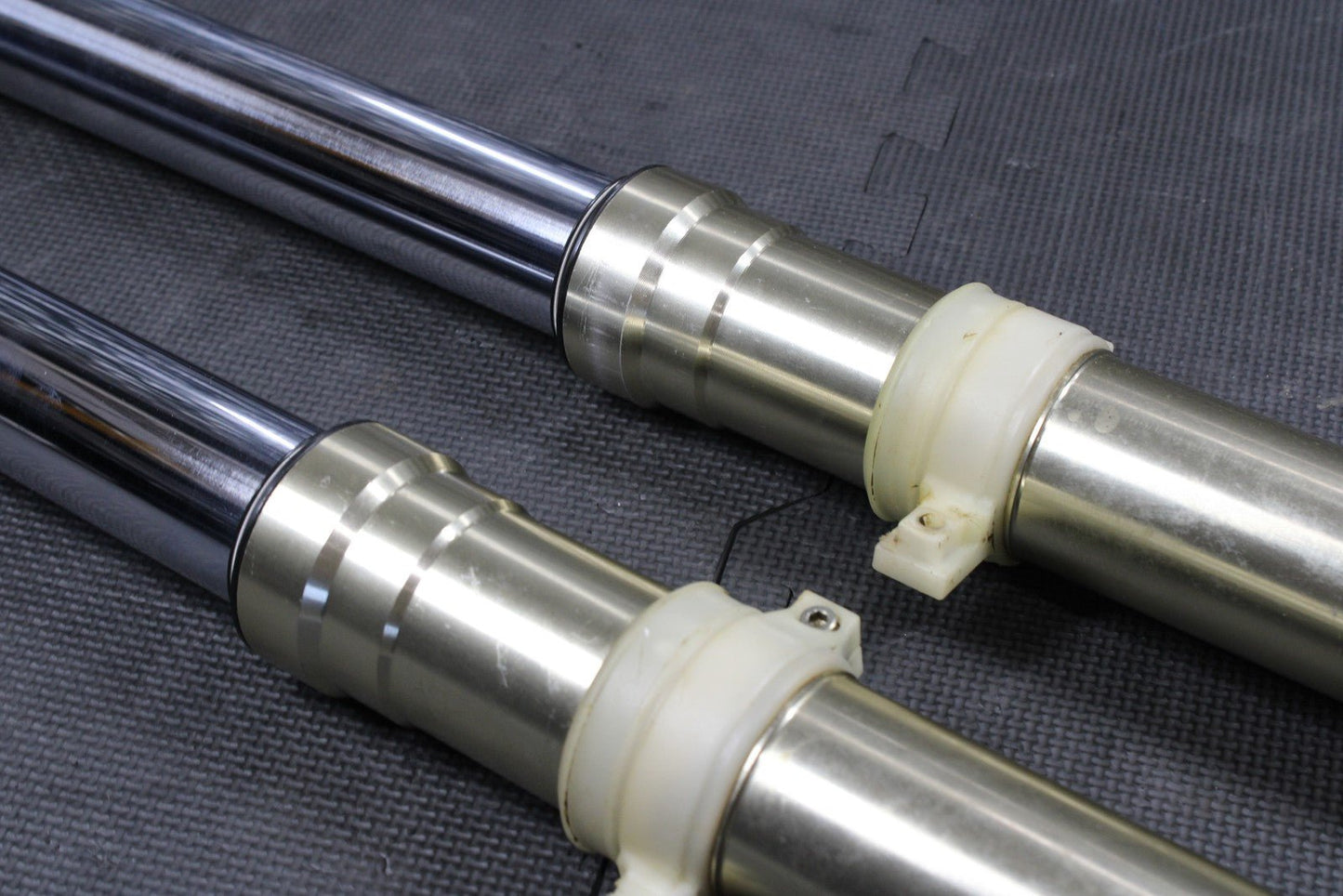 2000 SUZUKI 00 - 04 DRZ400 OEM RIGHT LEFT FRONT SUSPENSION FORKS SHOCKS DAMPERS - hggarage