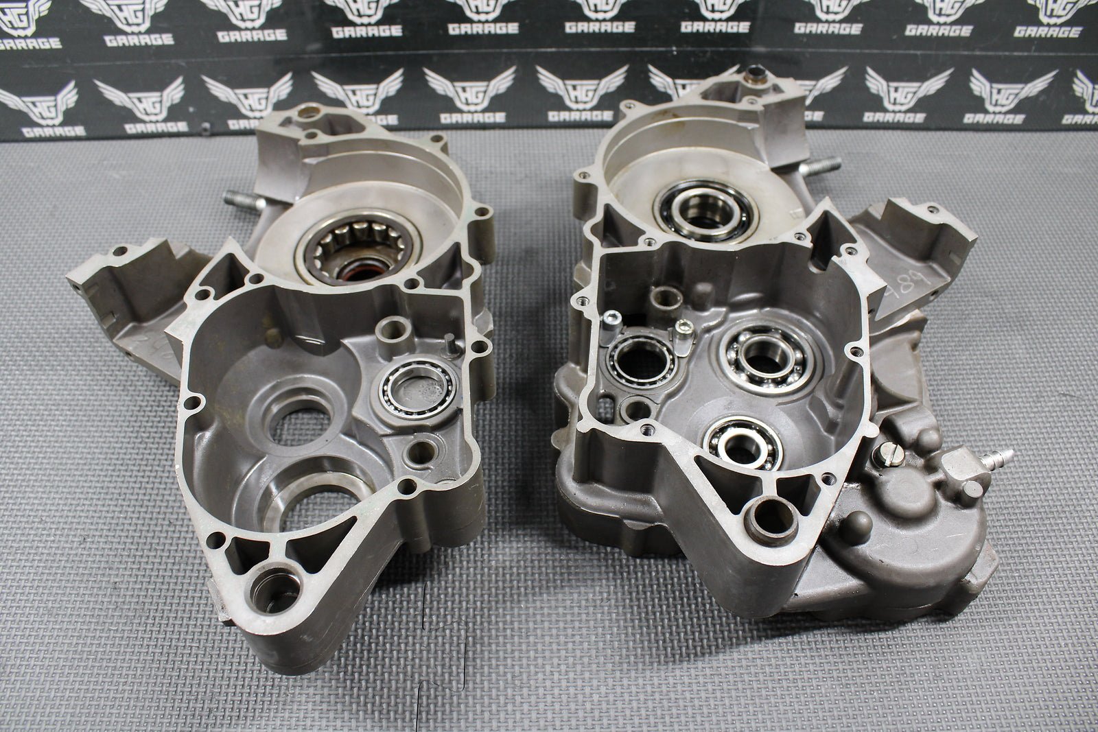 2001 KTM 300 EXC OEM LEFT RIGHT ENGINE MOTOR CRANKCASE CRANK CASES 54730000144 - hggarage