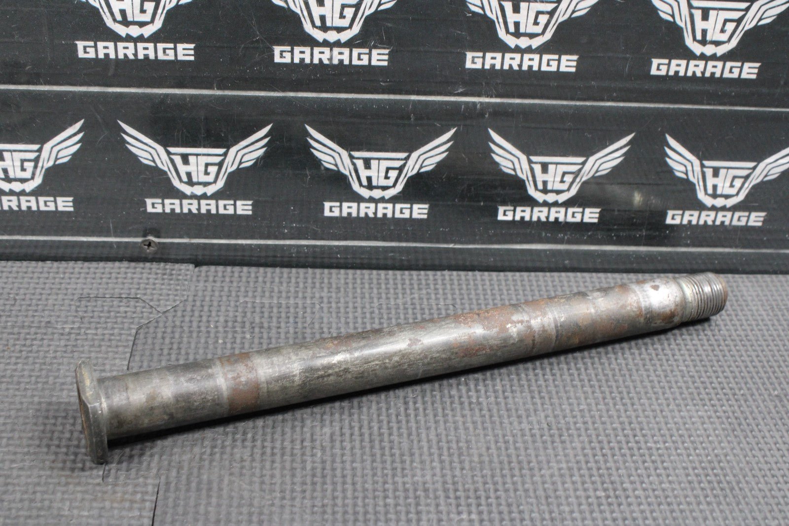 2002 YAMAHA YZ250 OEM REAR AXLE BACK WHEEL RIM PIVOT BOLT AXEL 5ET - 25381 - 00 - 00 - hggarage