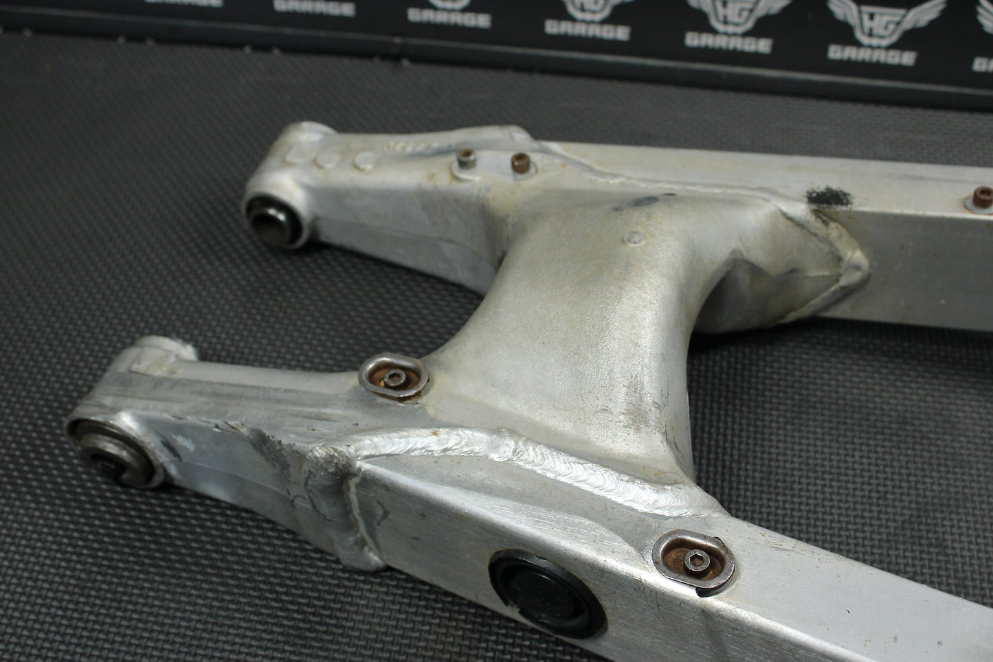 1993 Honda CR250R OEM Swingarm Swing Arm Suspension 52100 - KZ3 - 890ZA - hggarage
