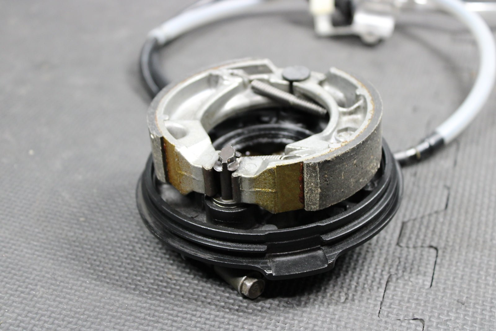 2001 Honda XR200R 84 - 88 / 1990 1991 / 93 - 02 OEM Front Brake Caliper 06430 - Gbj - J1 - hggarage