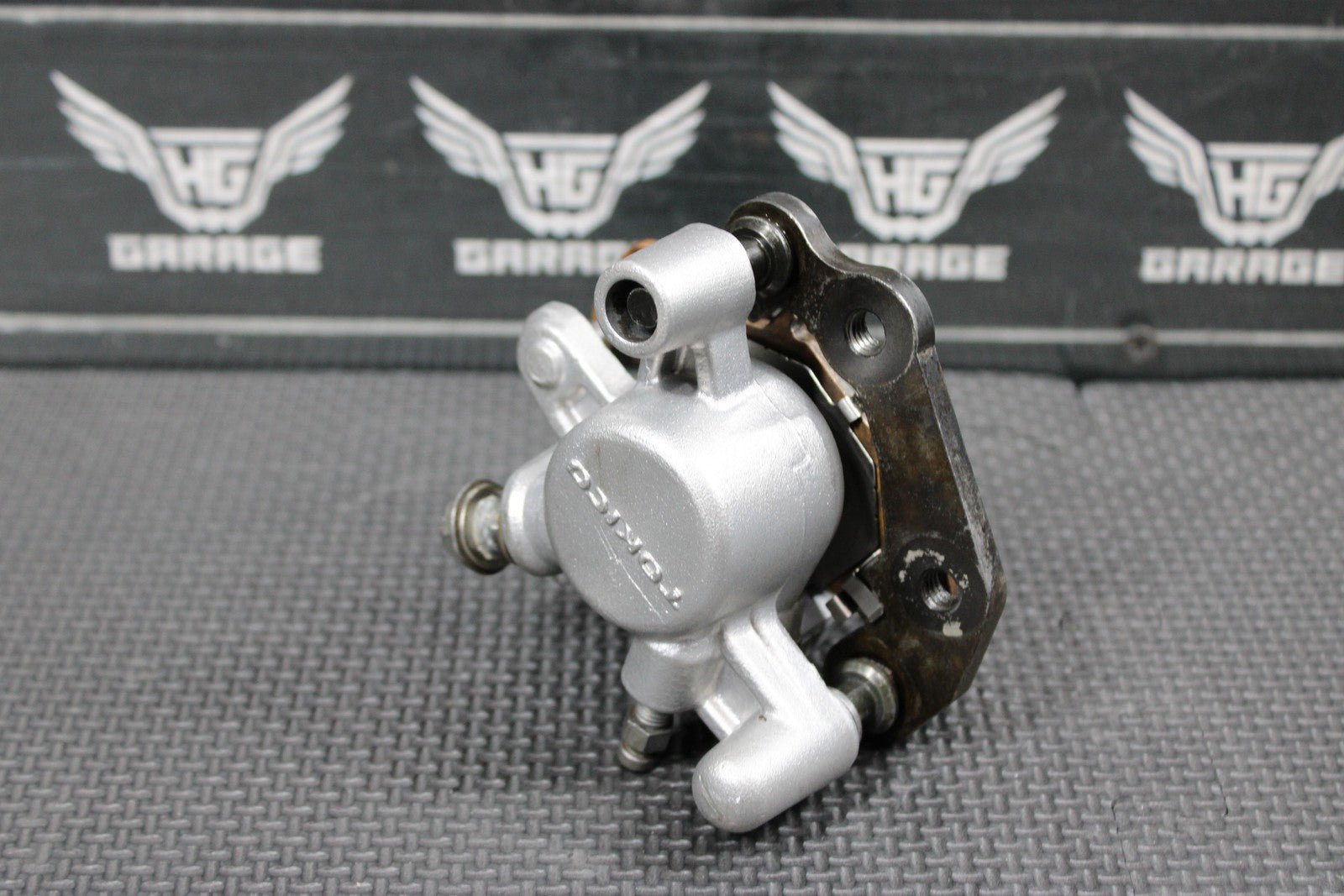 2001 SUZUKI RM80 OEM TOKICO FRONT BRAKE CALIPER 59300 - 03B11 - 999 - hggarage