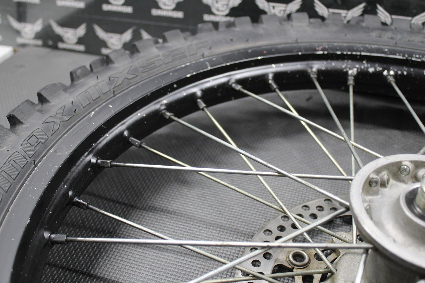 2005 YAMAHA 02 - 05 YZ125 YZ250 OEM EXCEL FRONT WHEEL RIM HUB TIRE 5NY - 25111 - 00 - 00 - hggarage