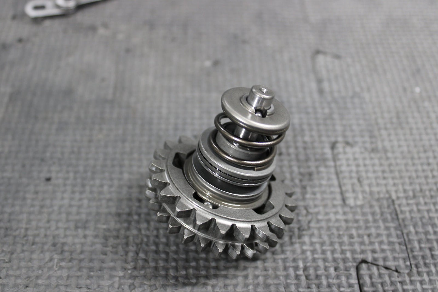 2004 Suzuki 01 - 06 RM250 OEM Engine Powervalve Exhuast Valve Linkage Governor - hggarage