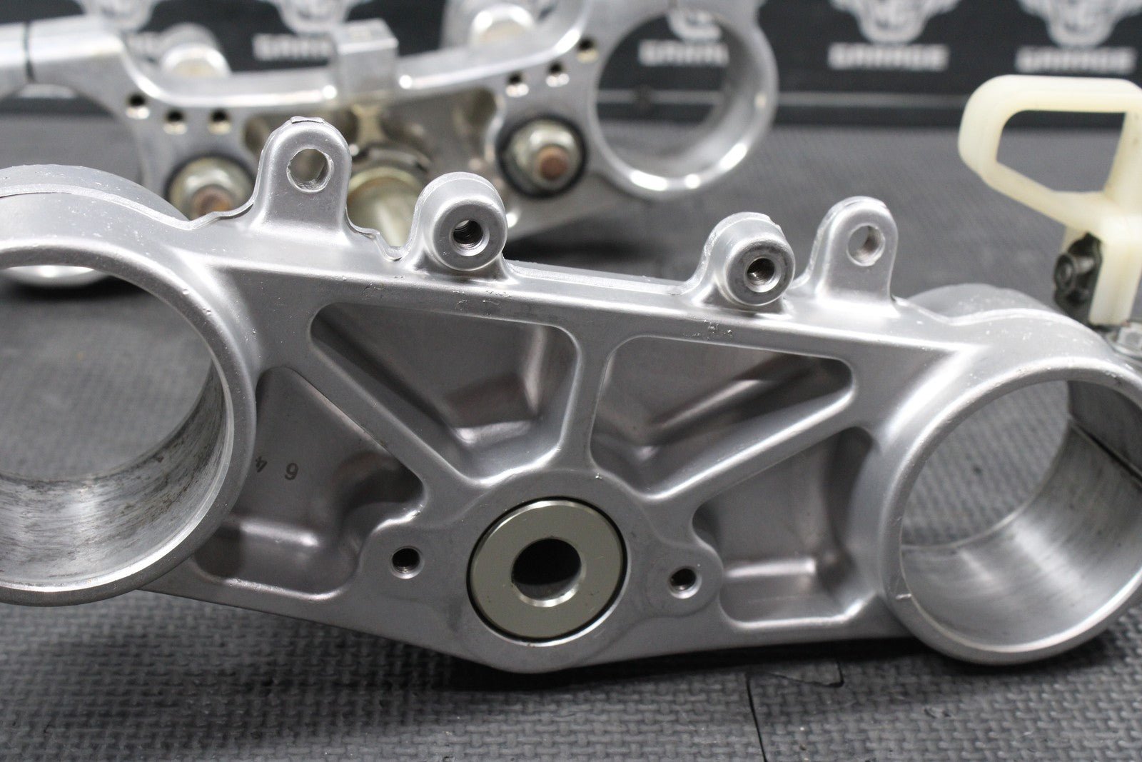 2002 YAMAHA YZ250 OEM FRONT FORKS LOWER BILLET UPPER TRIPLE TREE STEM CLAMP - hggarage