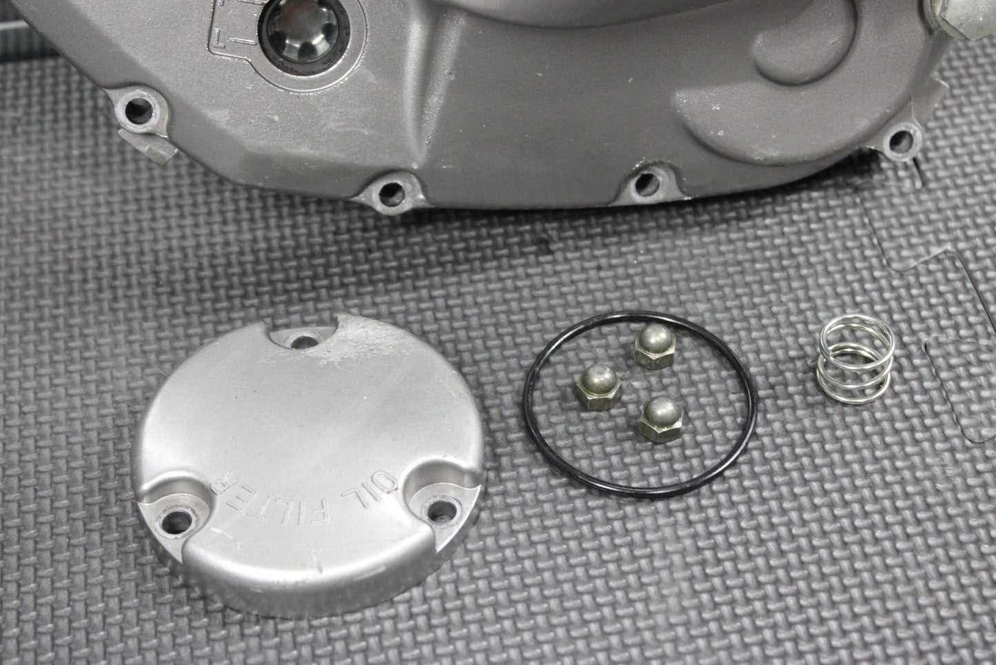 2005 SUZUKI DR200SE 01 - 05 OEM ENGINE MOTOR RIGHT SIDE CLUTCH COVER 11340 - 42A30 - hggarage