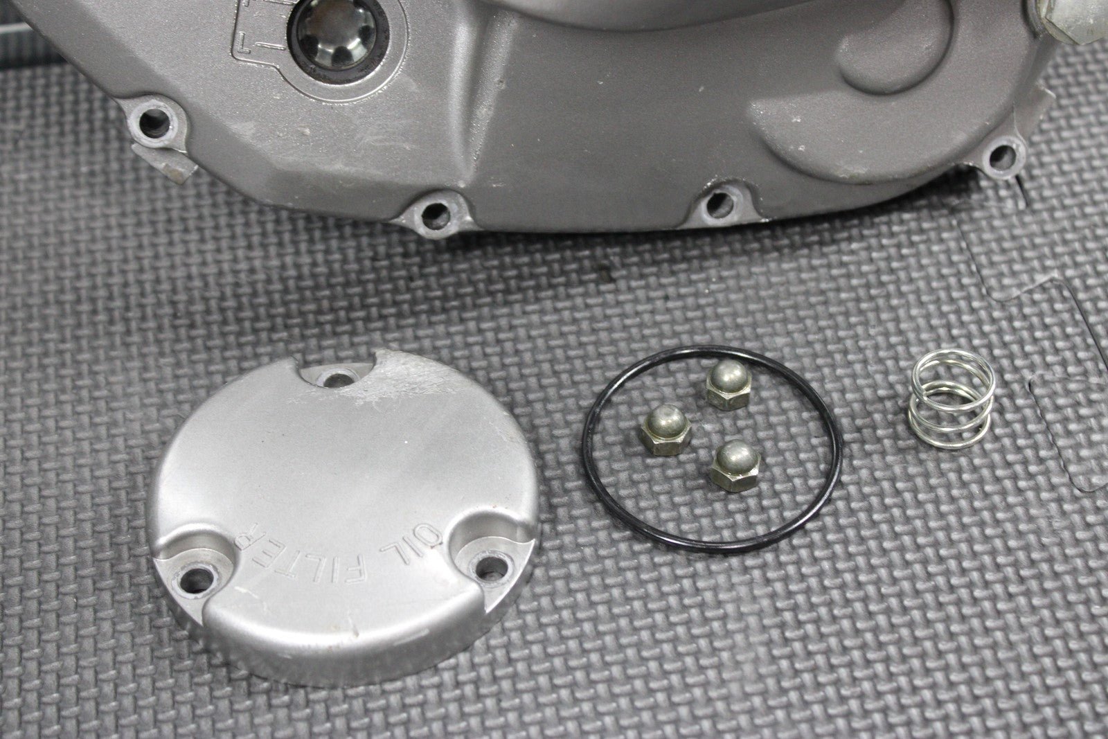 2005 SUZUKI DR200SE 01 - 05 OEM ENGINE MOTOR RIGHT SIDE CLUTCH COVER 11340 - 42A30 - hggarage