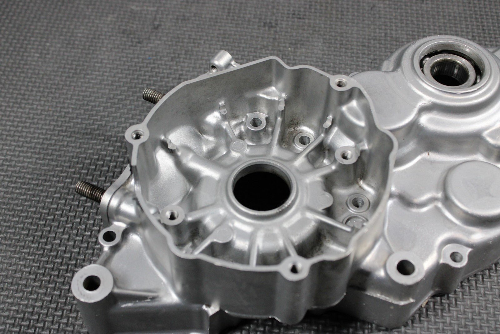 2001 SUZUKI RM80 OEM LEFT ENGINE MOTOR CRANKCASE CRANK CASES BLOCK 11300 - 03812 - hggarage