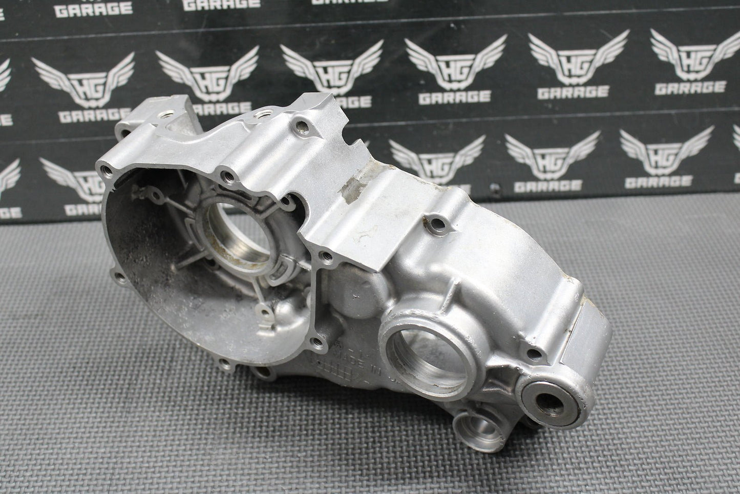 1999 KAWASAKI KX60 85 - 03 OEM LEFT ENGINE MOTOR CRANKCASE CRANK CASE 14001 - 1317 - hggarage
