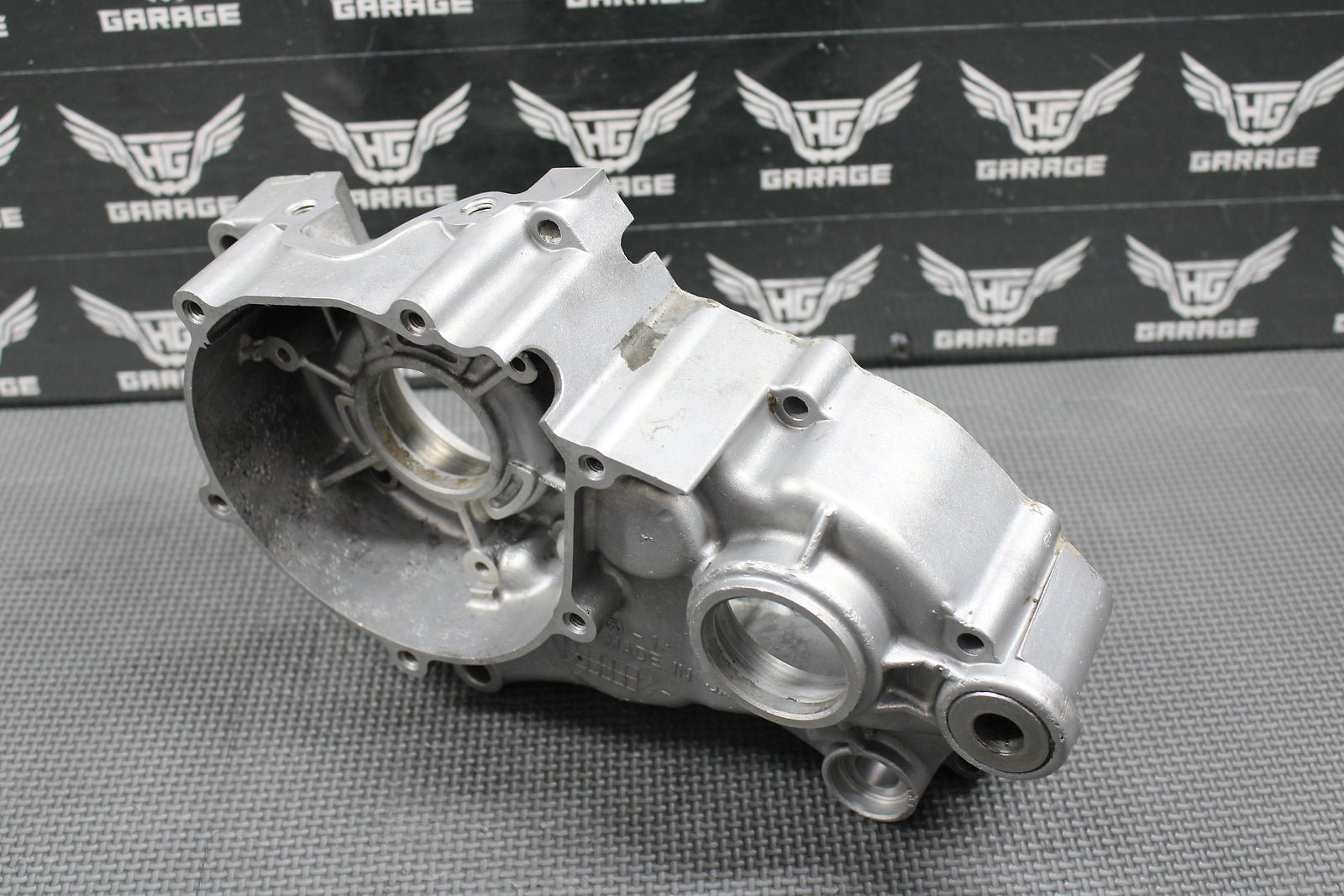 1999 KAWASAKI KX60 85 - 03 OEM LEFT ENGINE MOTOR CRANKCASE CRANK CASE 14001 - 1317 - hggarage