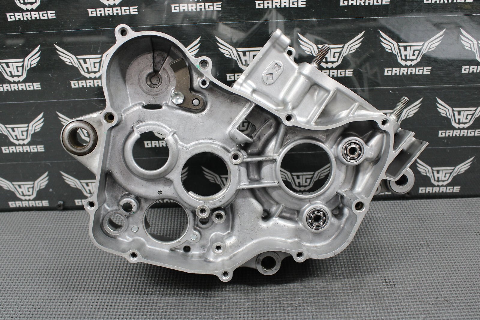 2000 99 - 02 HONDA CR125R OEM RIGHT ENGINE MOTOR CRANKCASE CRANK CASE 11100 - KZ4 - L1 - hggarage