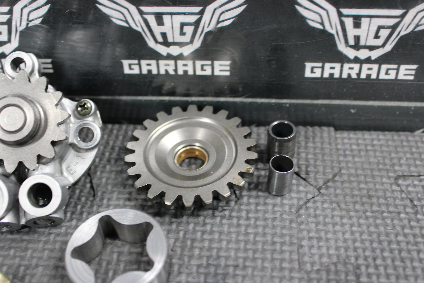 2005 YAMAHA WR250F YZ250 YZ250F OEM ENGINE MOTOR OIL PUMP 5SG - 13300 - 01 - 00 - hggarage