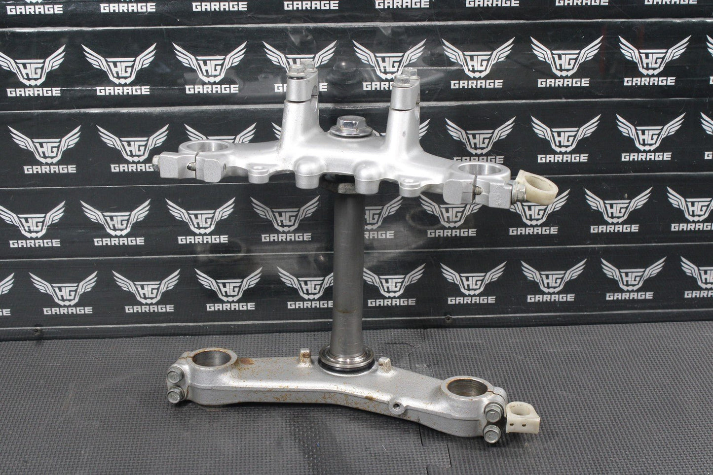 1987 YAMAHA TW200 OEM FRONT FORKS LOWER UPPER TRIPLE TREE STEM CLAMP ASSEMBLY - hggarage