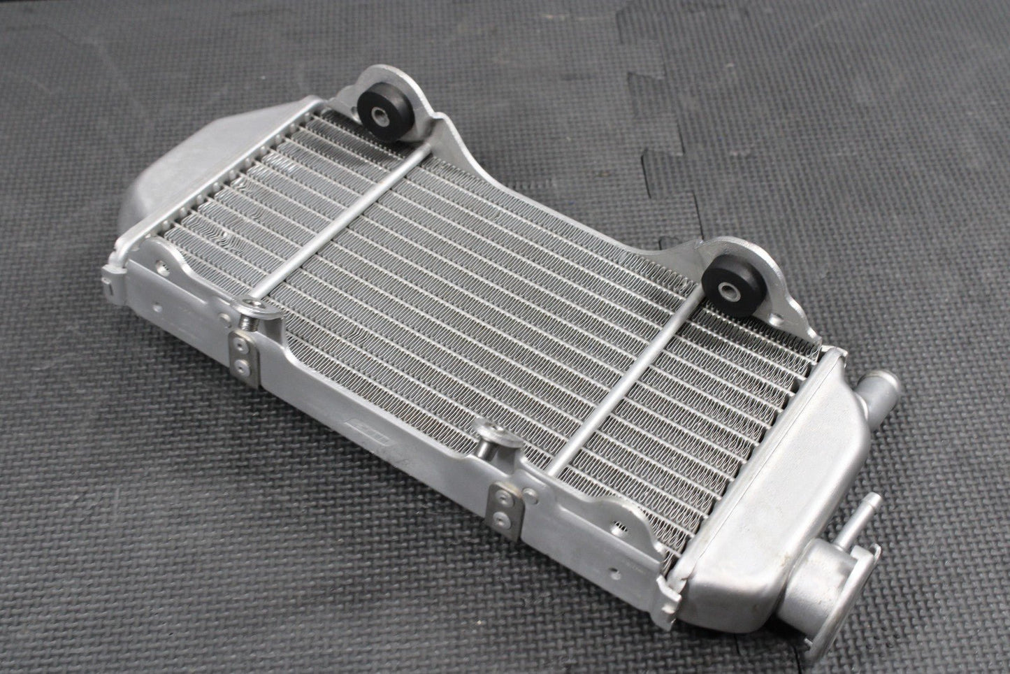 2013 HUSQVARNA TE511 OEM ENGINE LEFT SIDE MOTOR COOLING COOLER RADIATOR 8000H741 - hggarage