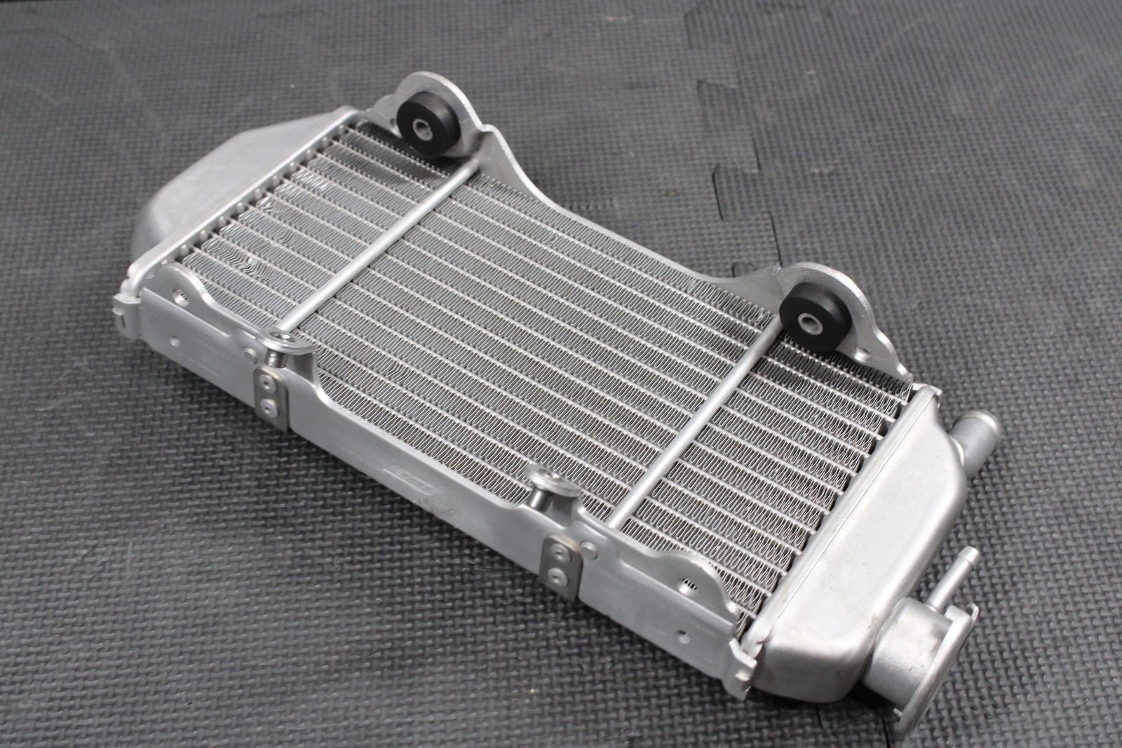 2013 HUSQVARNA TE511 OEM ENGINE LEFT SIDE MOTOR COOLING COOLER RADIATOR 8000H741 - hggarage