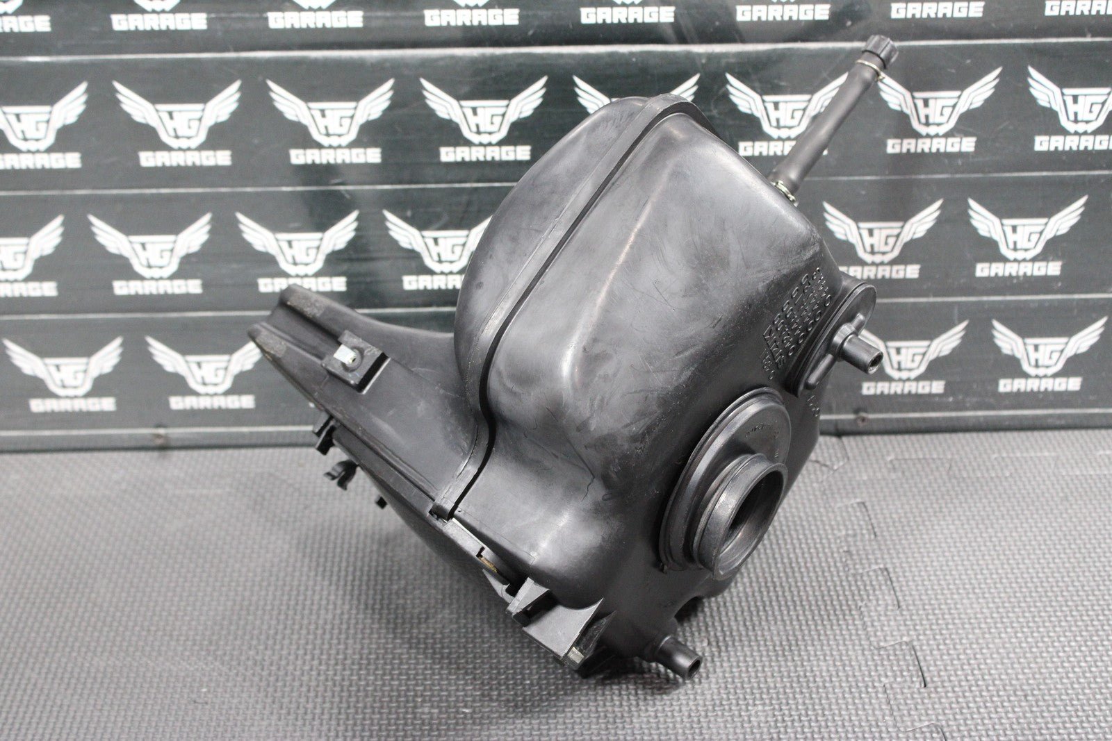 2005 SUZUKI DR200SE OEM AIRBOX INTAKE AIR CLEANER CASE ASSEMBLY - hggarage