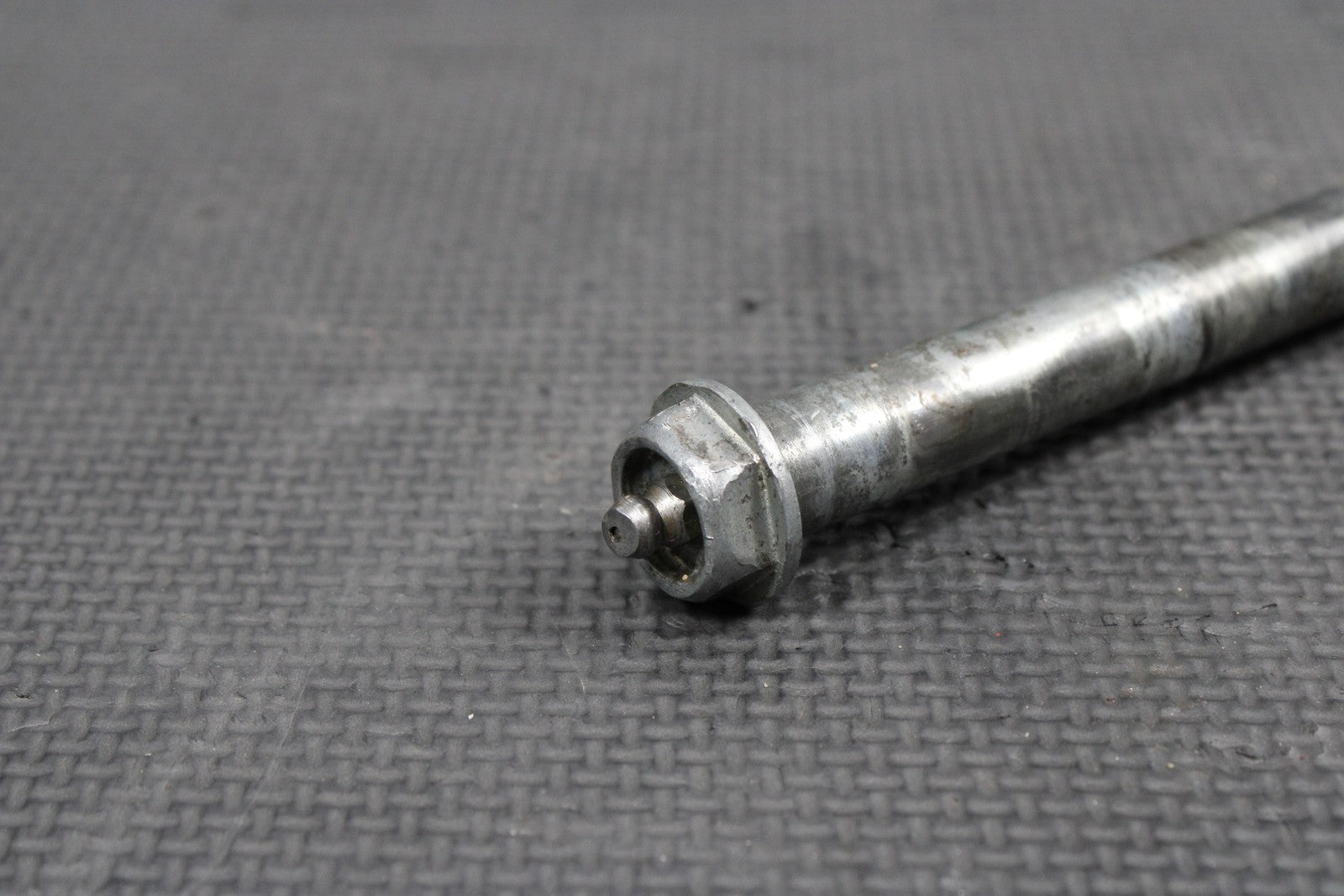 1986 KAWASAKI KDX200 OEM REAR SWINGARM BOLT SUSPENSION PIVOT AXLE 33032 - 1118 - hggarage