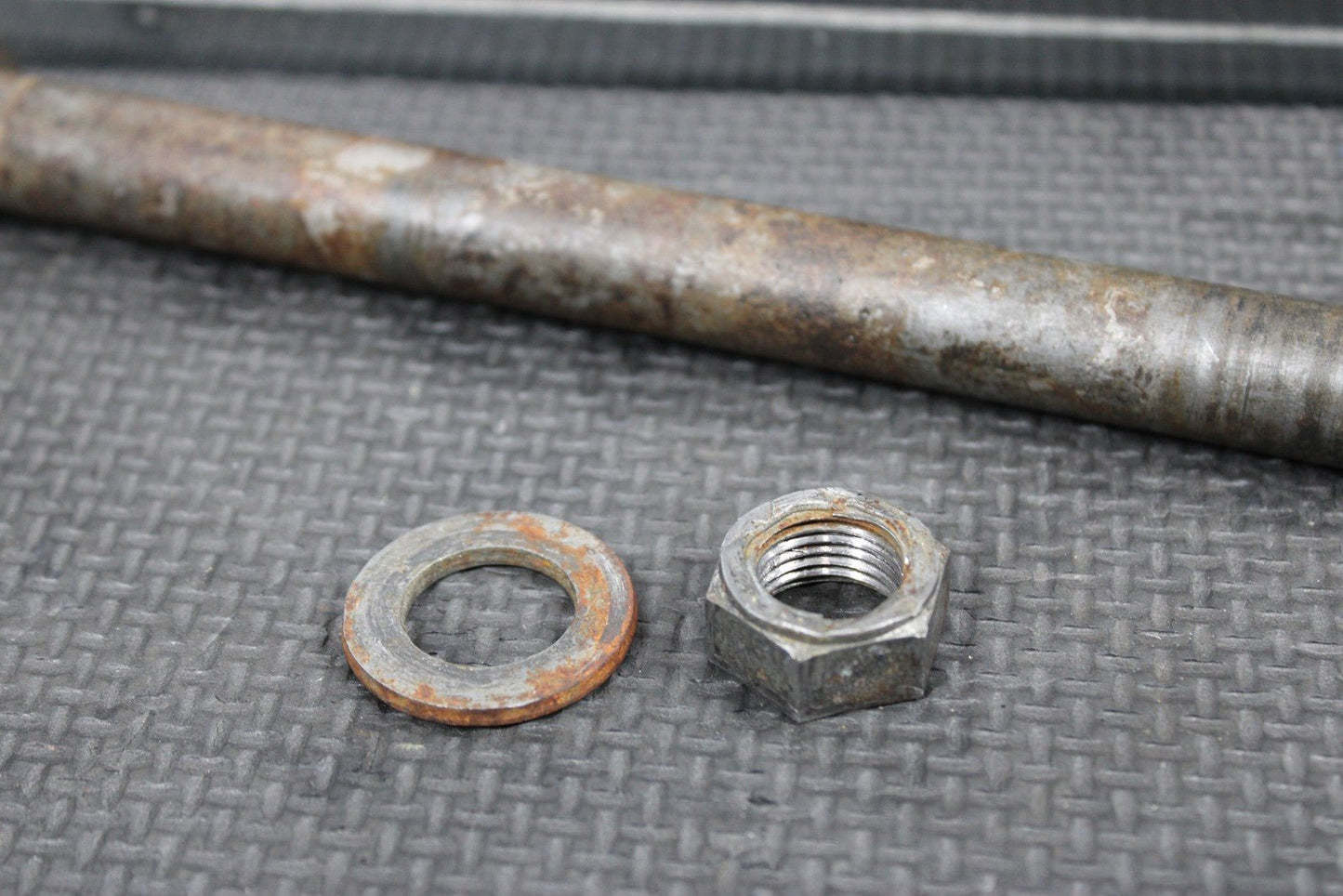 1996 SUZUKI RM250 OEM REAR BACK SWINGARM BOLT SUSPENSION PIVOT AXLE 61211 - 28C00 - hggarage
