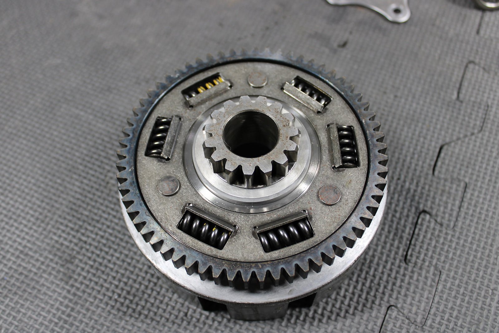 1986 HONDA XR250R OEM COMPLETE CLUTCH W PLATES BASKET HUB 22100 - KT1 - 010 - hggarage