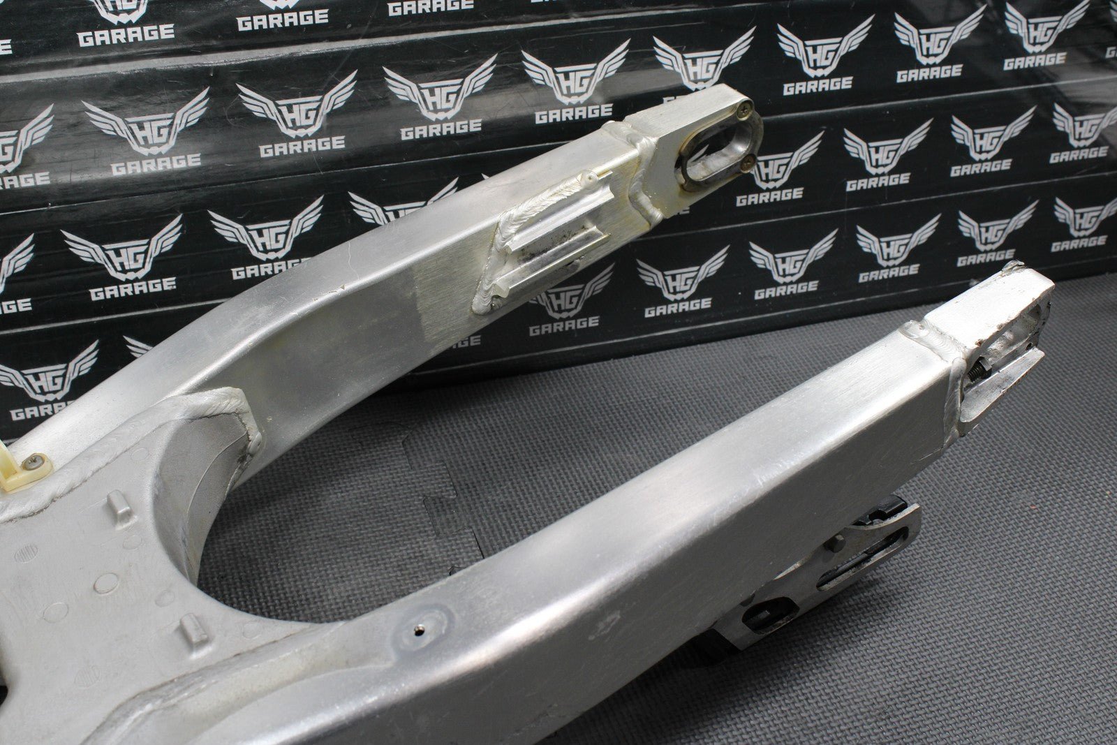 2006 HONDA CRF250R OEM SWINGARM SWING ARM SUSPENSION 52200 - KRN - 840 - hggarage
