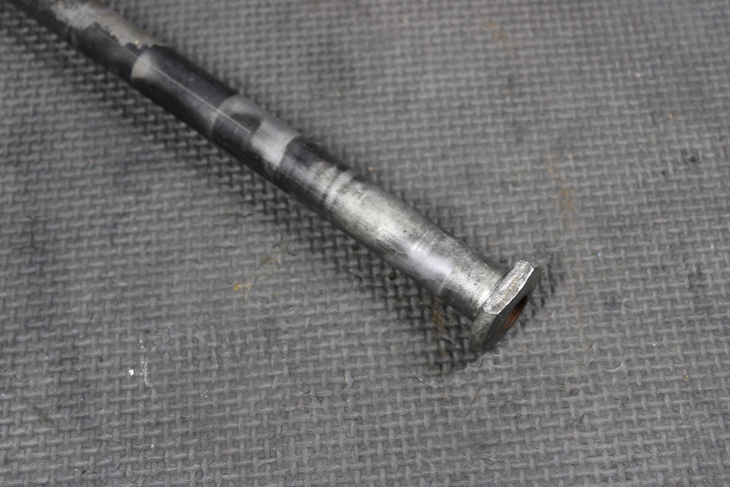 2002 HONDA CRF450R REAR BACK SWINGARM BOLT SUSPENSION PIVOT AXLE 52101 - KZ4 - J40 - hggarage