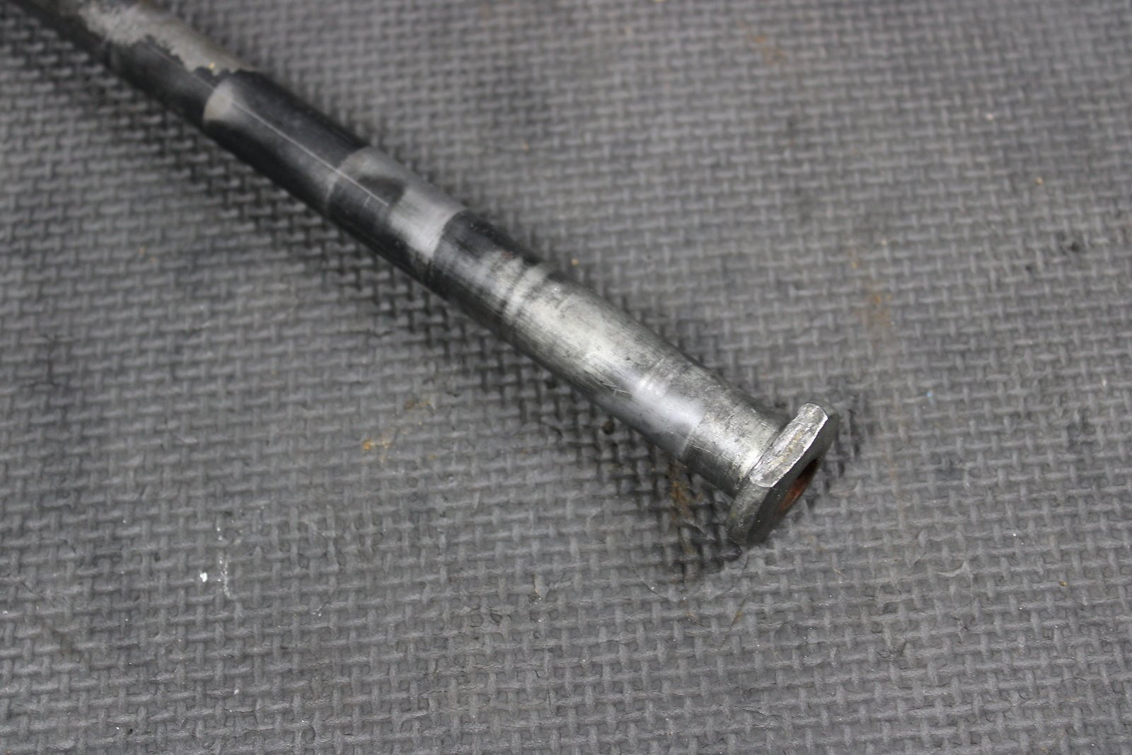 2002 HONDA CRF450R REAR BACK SWINGARM BOLT SUSPENSION PIVOT AXLE 52101 - KZ4 - J40 - hggarage