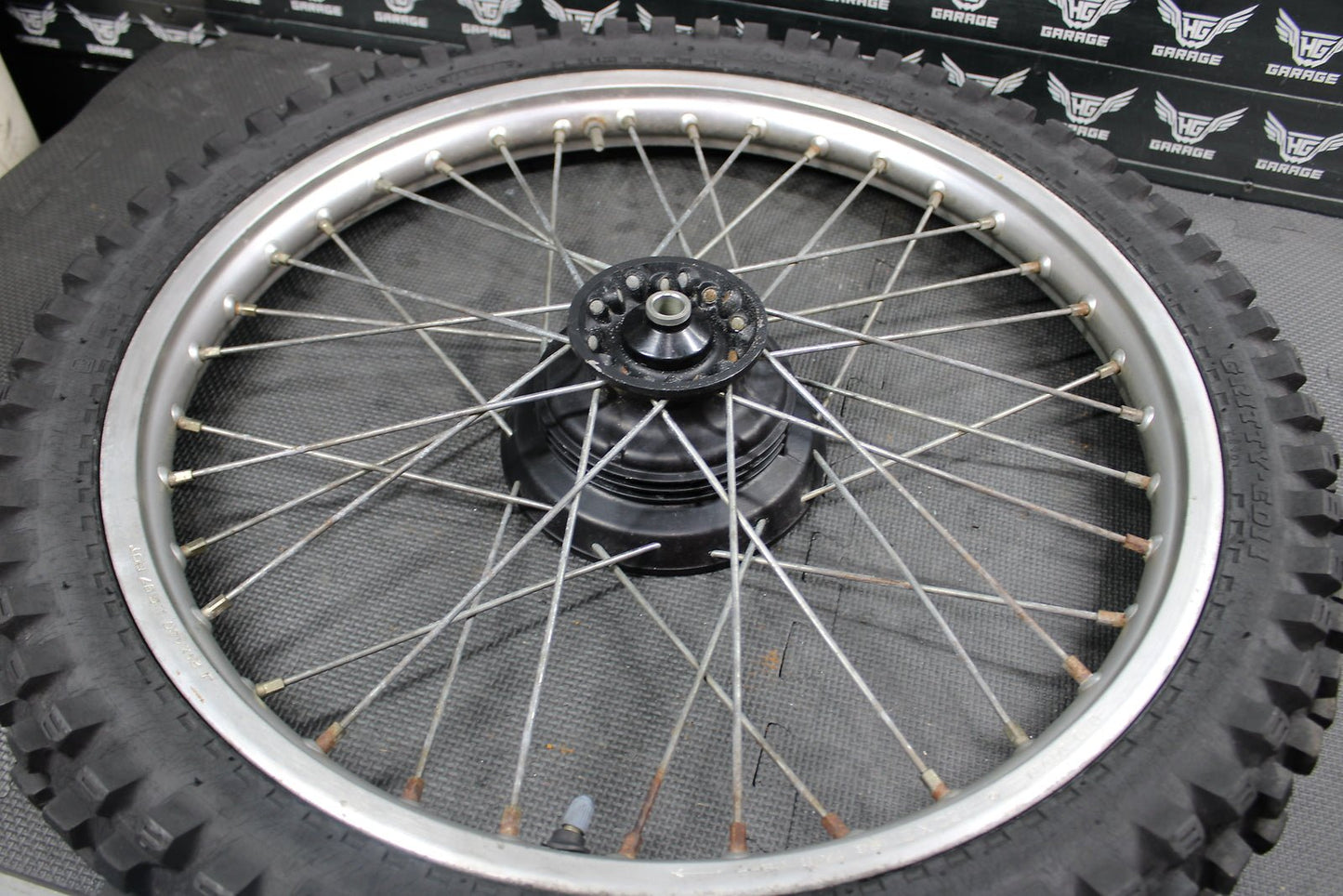 1998 HONDA XR200R FRONT WHEEL RIM HUB ASSEMBLY 44650 - KT0 - 306 - hggarage