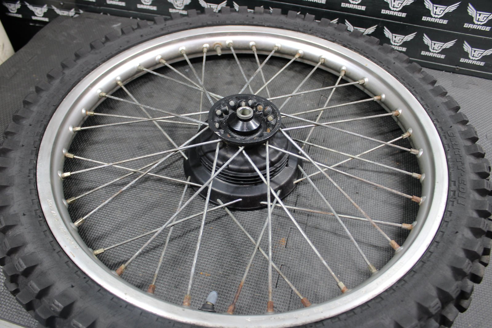 1998 HONDA XR200R FRONT WHEEL RIM HUB ASSEMBLY 44650 - KT0 - 306 - hggarage