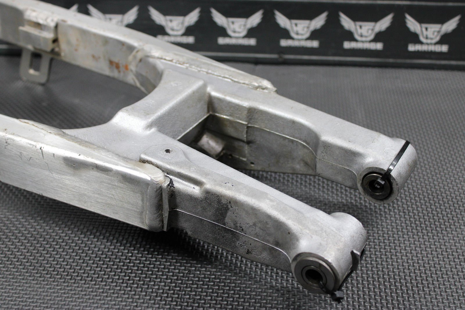 2001 SUZUKI RM80 OEM SWINGARM SWING ARM SUSPENSION 61000 - 03B21 - hggarage