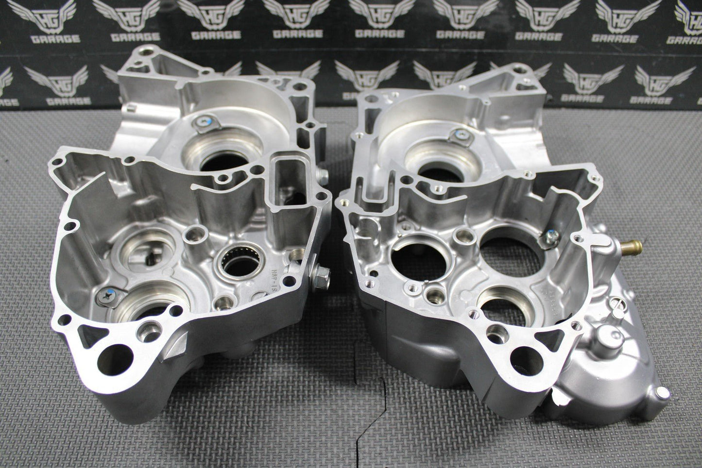 2019 SUZUKI 19 - 25 RMZ250 OEM LEFT RIGHT ENGINE CRANKCASE CRANK CASES BLOCK MINT! - hggarage