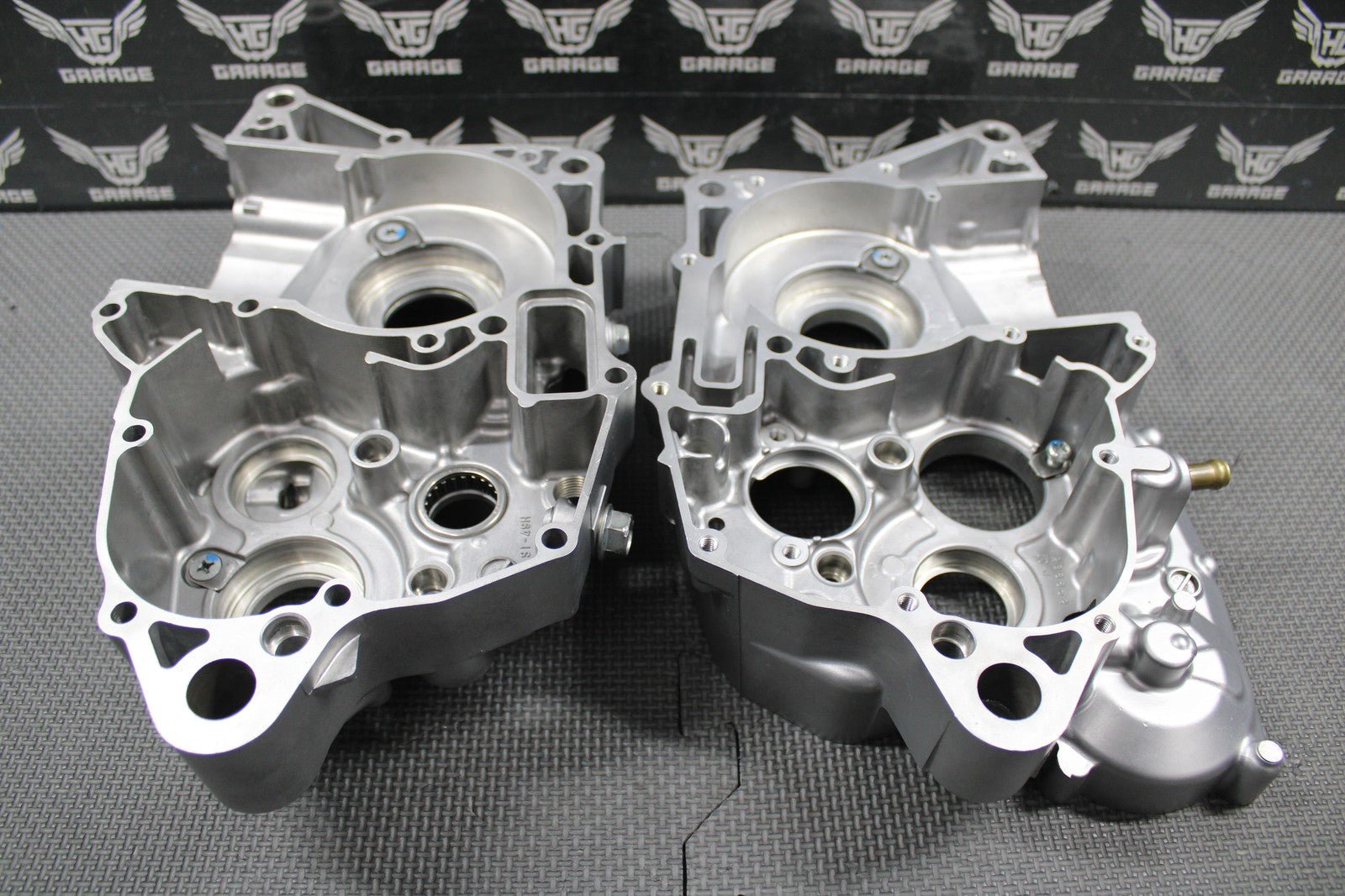 2019 SUZUKI 19 - 25 RMZ250 OEM LEFT RIGHT ENGINE CRANKCASE CRANK CASES BLOCK MINT! - hggarage