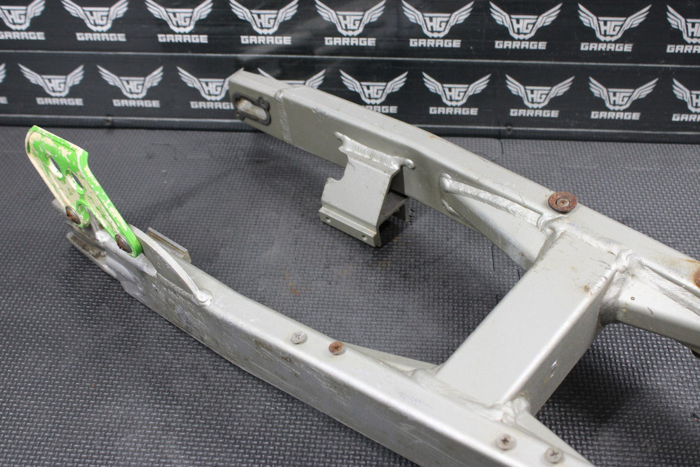 2001 KAWASAKI KX100 OEM SWINGARM SWING ARM SUSPENSION 33001 - 1543 - TX READ DESC! - hggarage