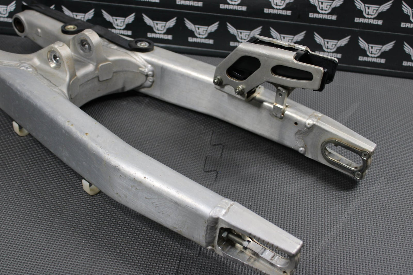 2006 Kawasaki KX450F OEM Swingarm Swing Arm Suspension 33001 - 0085 - hggarage