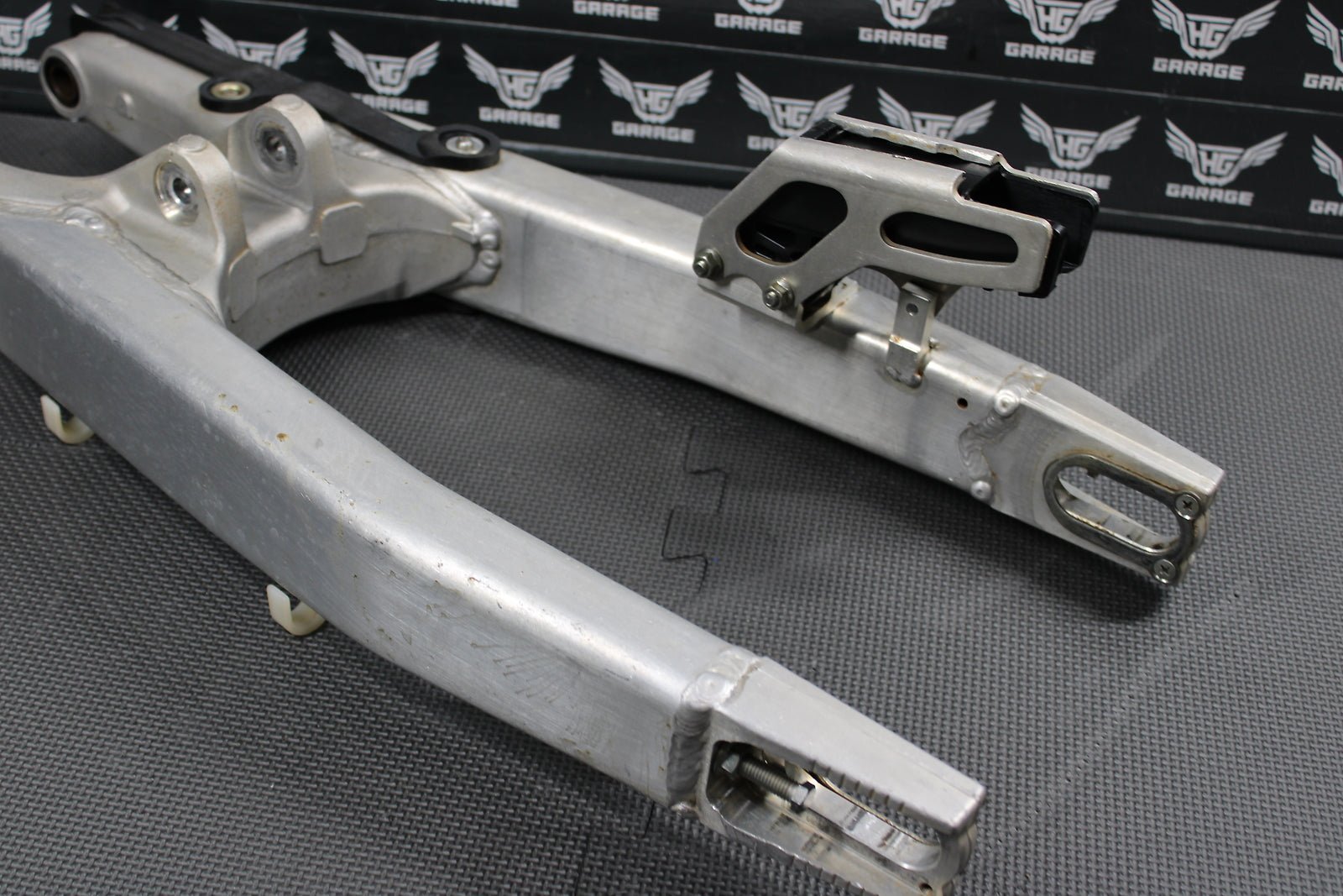 2006 Kawasaki KX450F OEM Swingarm Swing Arm Suspension 33001 - 0085 - hggarage