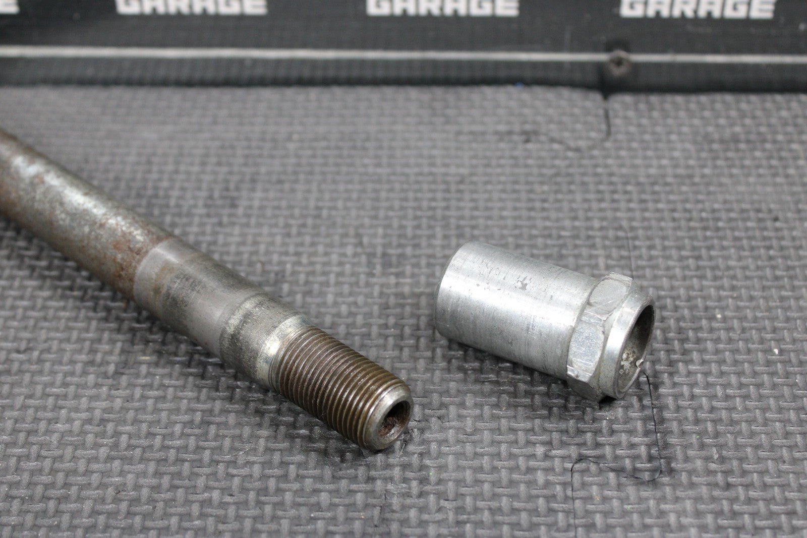 1996 KAWASAKI 93 - 98 KX125 KX250 OEM FRONT WHEEL RIM AXLE PIVOT BOLT 41068 - 1342 - hggarage