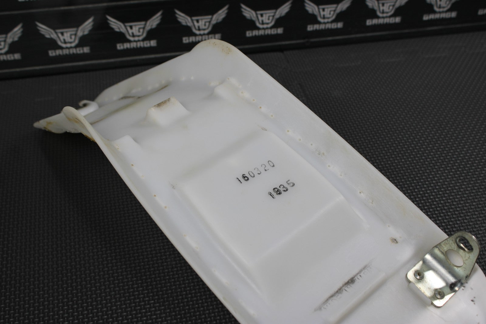 2004 KAWASAKI 00 - 09 KX65 OEM SEAT SADDLE CUSHION PLASTIC PAN TRAY 53001 - 1935 - MW - hggarage