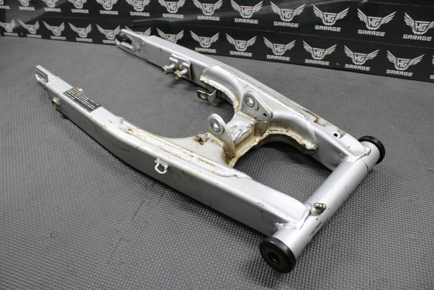 2002 00 - 02 HONDA XR200R OEM SWINGARM SWING ARM SUSPENSION 52200 - KT0 - A30ZA - hggarage