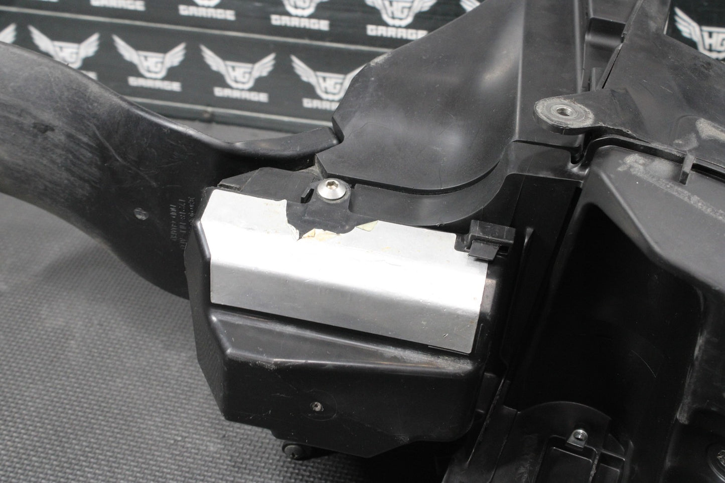 2023 HONDA CRF250R OEM AIRBOX INTAKE AIR CLEANER CASE HOUSING ELEMENT COMPLETE - hggarage