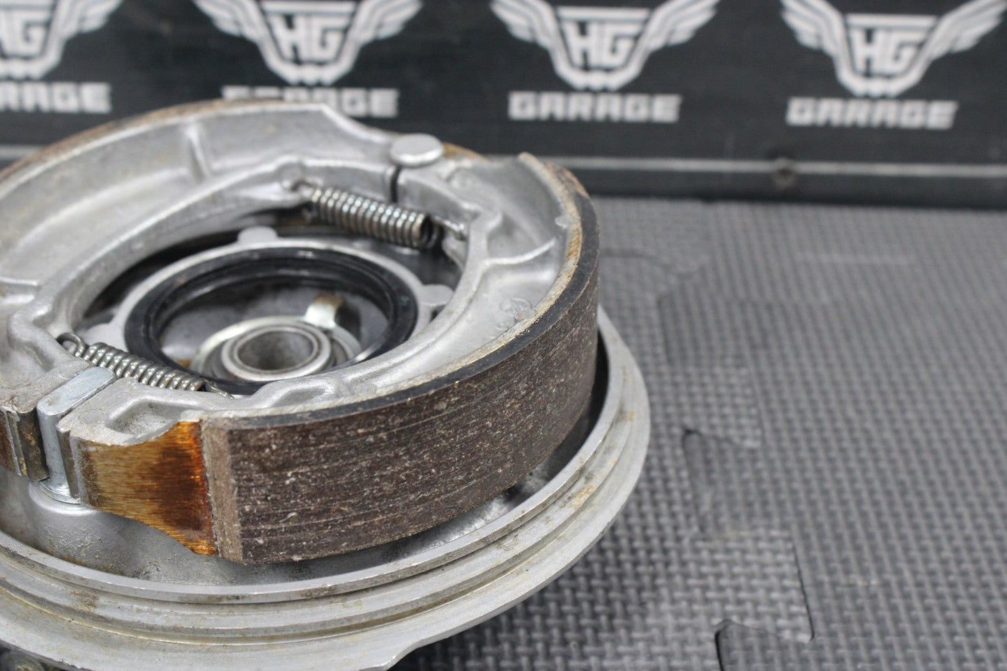 1987 YAMAHA TW200 OEM FRONT BRAKE DRUM ASSEMBLY GEAR TRIP METER SHOES - hggarage