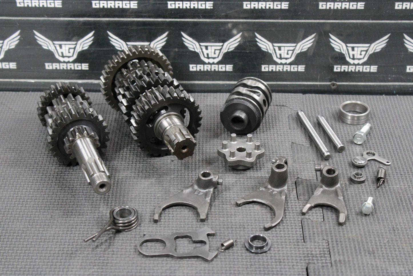 1986 KAWASAKI KDX200 OEM TRANSMISSION TRANNY GEARBOX SHIFT FORKS DRUM GEARS - hggarage