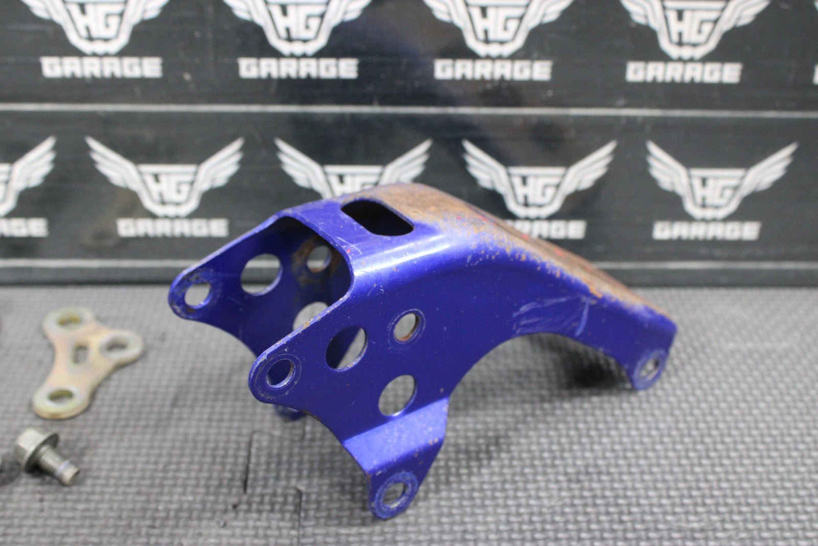 2000 YAMAHA 00 - 04 TTR125L OEM ENGINE MOTOR MOUNT STAY BRACKETS - hggarage