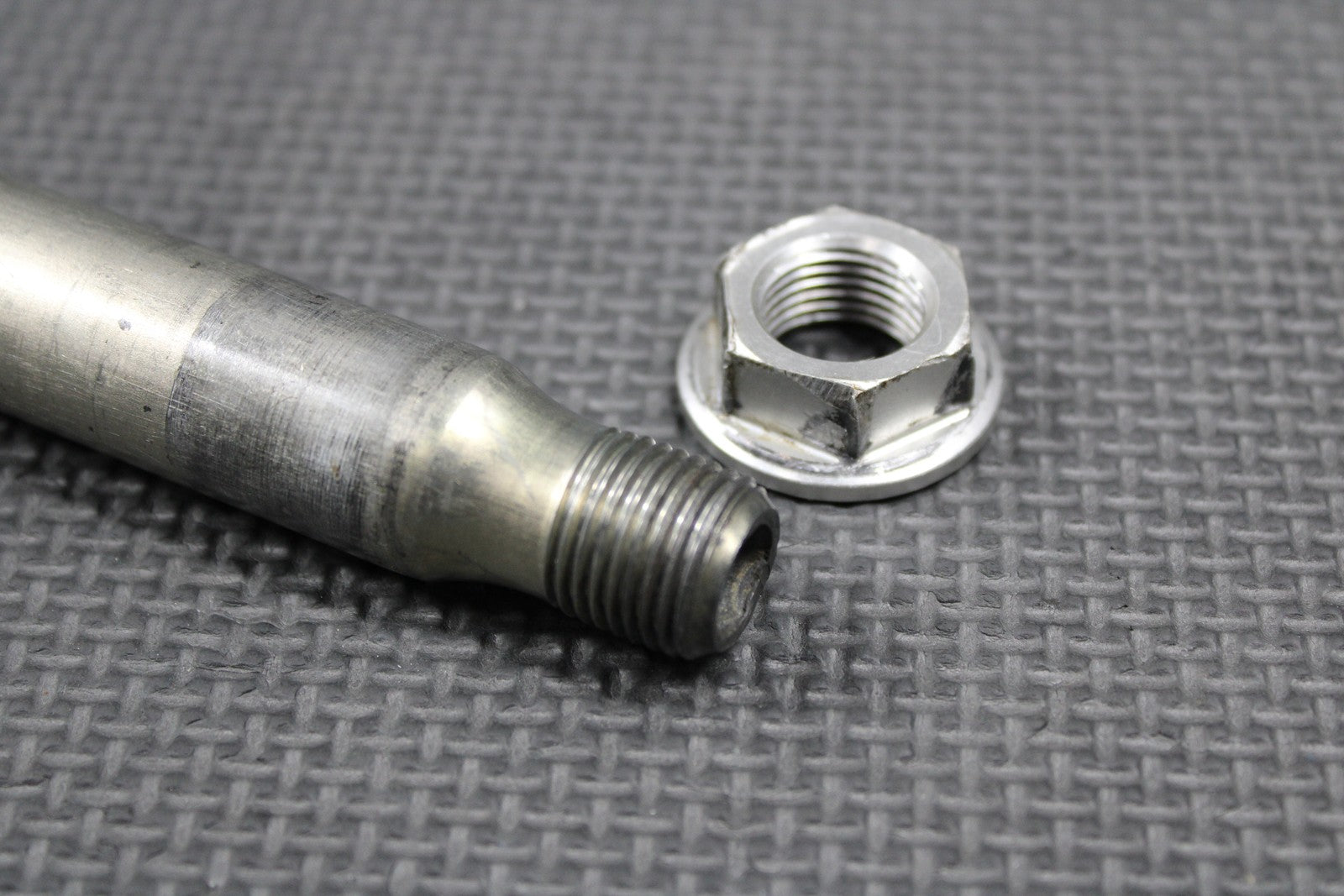 2013 HONDA CRF250R OEM FRONT WHEEL RIM AXLE PIVOT BOLT NUT 44301 - MEN - 000 - hggarage