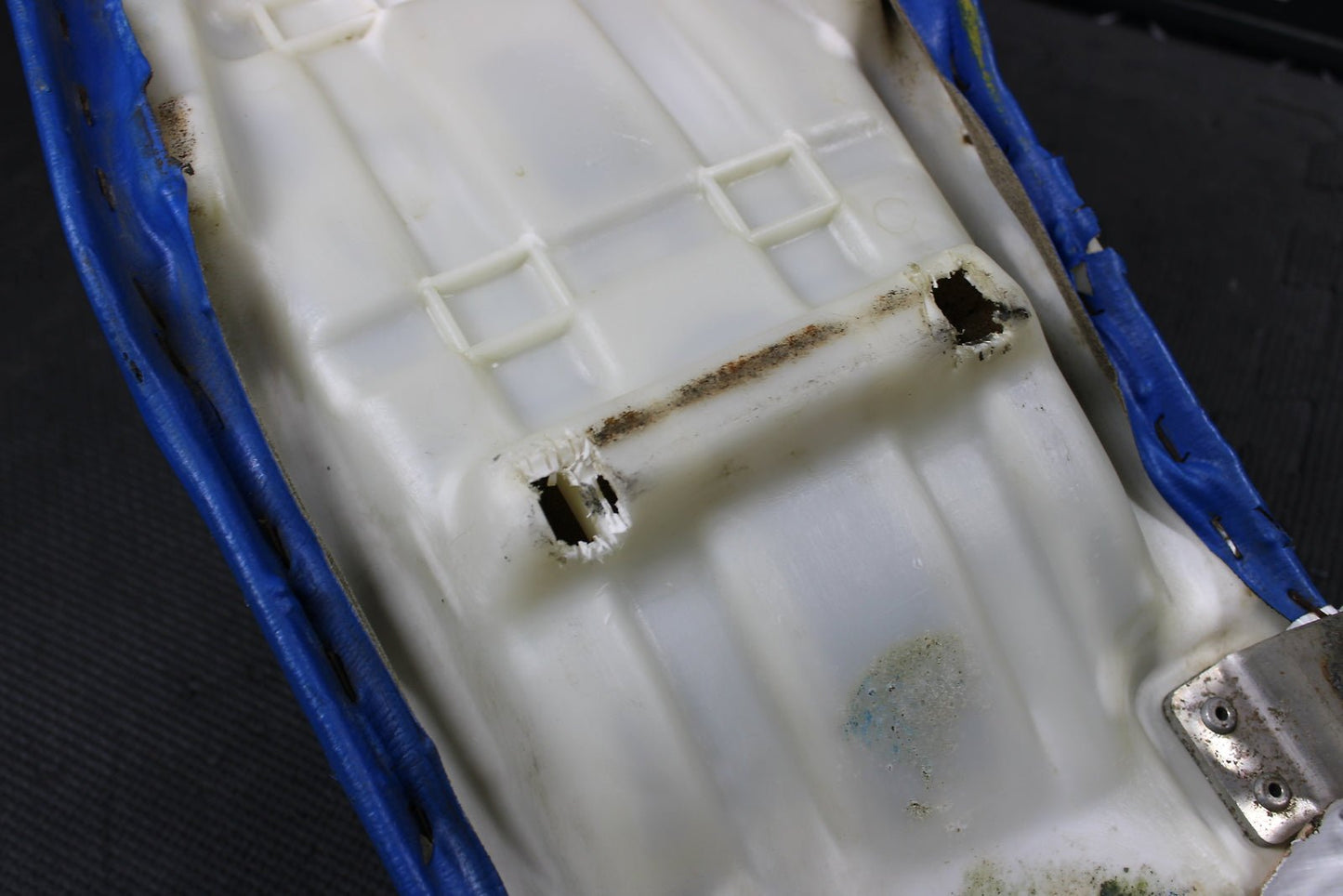 1989 SUZUKI RM250 OEM SEAT SADDLE 45100 - 28C00 - 4UZ - hggarage