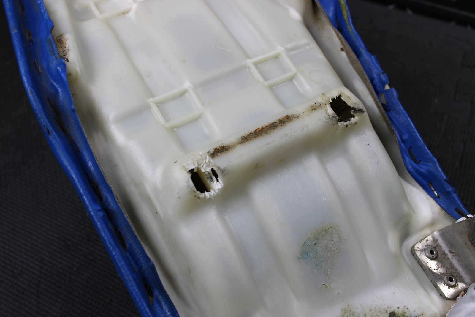 1989 SUZUKI RM250 OEM SEAT SADDLE 45100 - 28C00 - 4UZ - hggarage