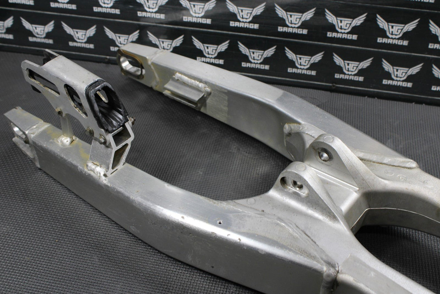 2006 HONDA CRF250R OEM SWINGARM SWING ARM SUSPENSION 52200 - KRN - 840 - hggarage