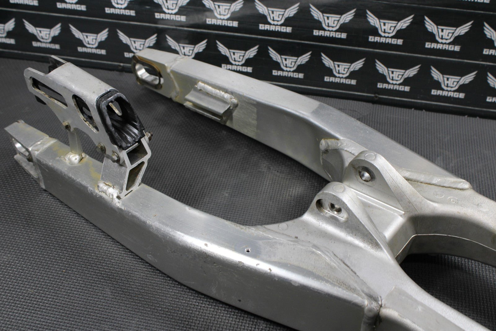 2006 HONDA CRF250R OEM SWINGARM SWING ARM SUSPENSION 52200 - KRN - 840 - hggarage