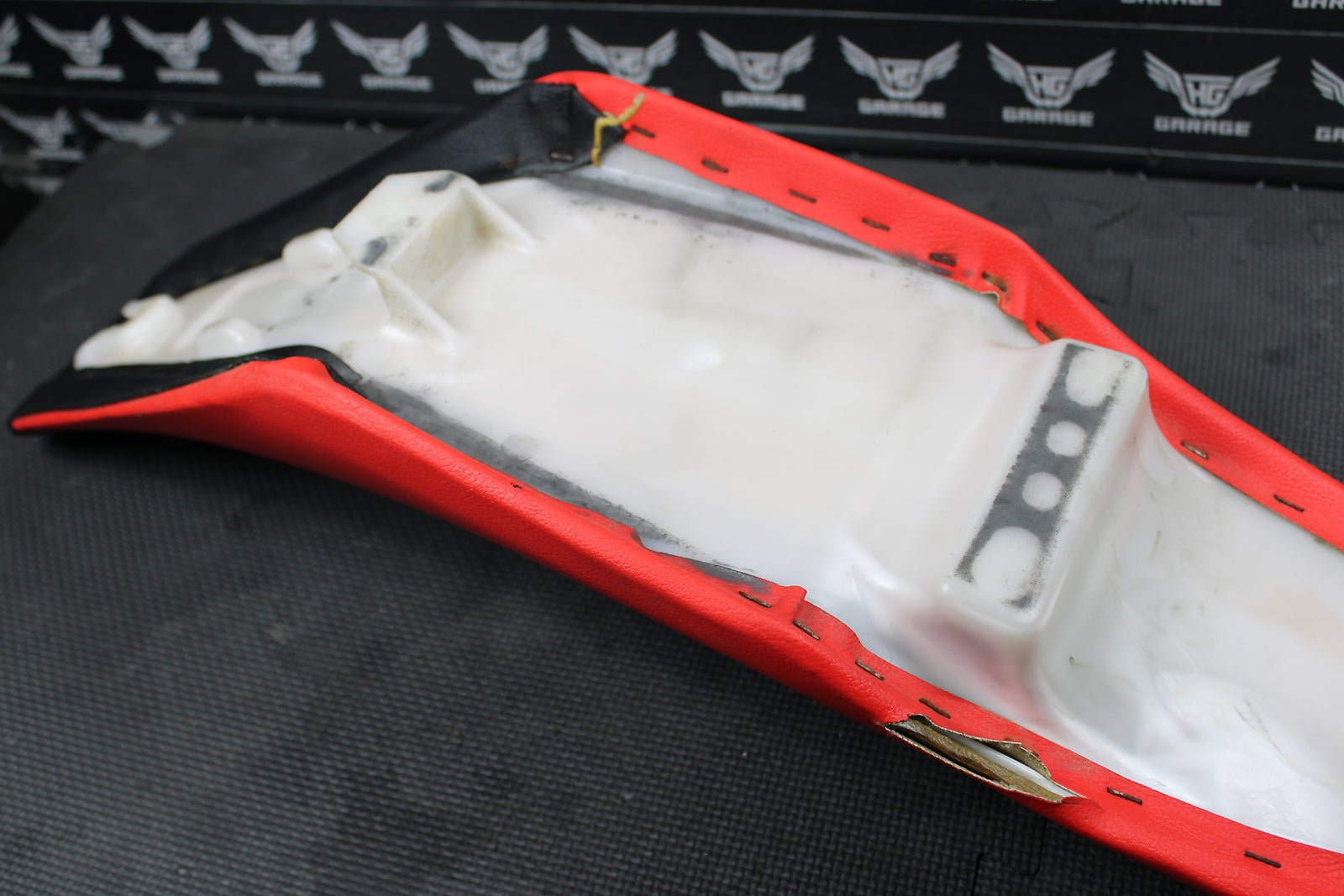 2004 HONDA CRF250R OEM SEAT SADDLE 77100 - KRN - 730 - hggarage