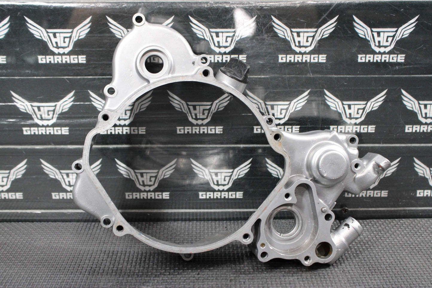 1998 HONDA CR125R 97 - 98 OEM RIGHT SIDE ENGINE INNER CLUTCH COVER 11340 - KZ4 - B00 - hggarage