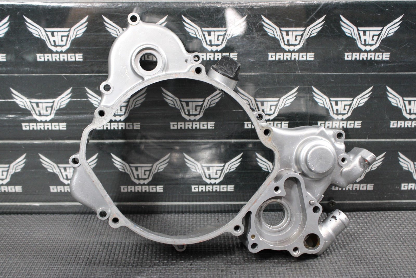 1998 HONDA CR125R 97 - 98 OEM RIGHT SIDE ENGINE INNER CLUTCH COVER 11340 - KZ4 - B00 - hggarage