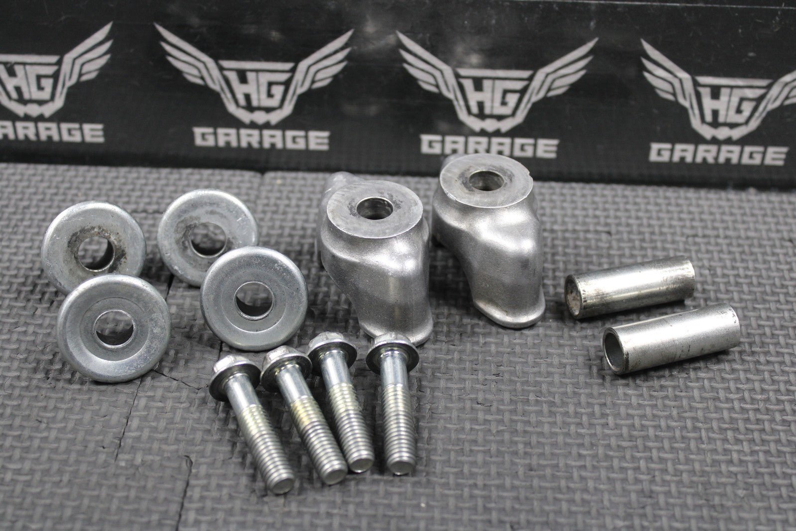 2019 SUZUKI 16 - 25 RMZ250 OEM LOWER HANDLEBAR HOLDER BAR CLAMPS 1 - 1/8 56221 - 49H40 - hggarage